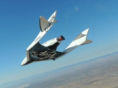 SpaceShipTwo տիեզերանավը փորձարկումների ժամանակ օդում մասնատվել է