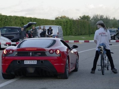 Հրթիռային շարժիչով հեծանիվը առաջ է անցել Ferrari-ից