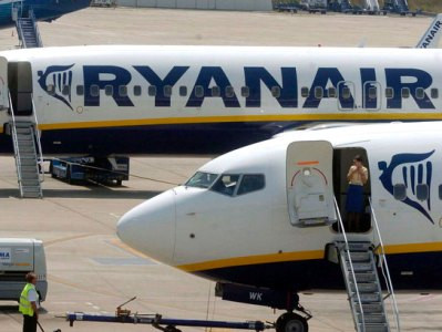Ryanair-ի աշխատակիցները թռիչքուղում հսկայական ֆալոս են նկարել