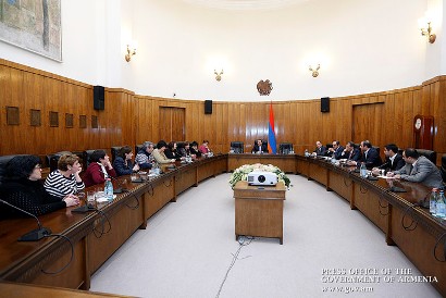 Վարչապետն ընդունել է Երեւանի Ֆիրդուսի 33-րդ թաղամասի բնակիչներին
