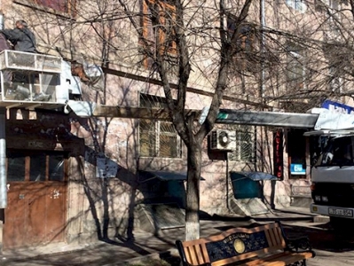 Երեւանում արդեն մեկնարկել են շենքերի հարթ եւ թեք տանիքների նորոգման աշխատանքները