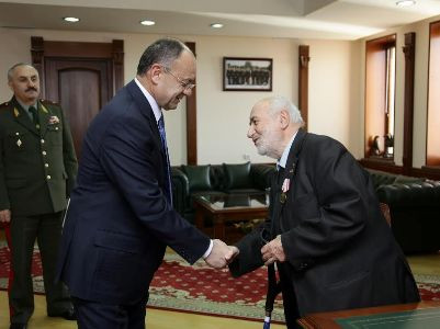 Պաշտպանության նախարարն ընդունել Դրաստամատ Կանայանի զինակցին