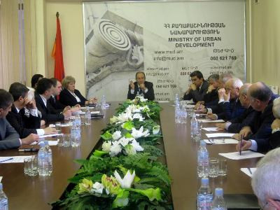 Նալբանդյան-Թումանյան խաչմերուկը՝ ճարտարապետ Բունիաթյանի անվան հրապարակ