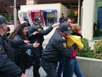Բաքվի ոստիկանությունը ցրել է հանրահավաքը (ֆոտո)
