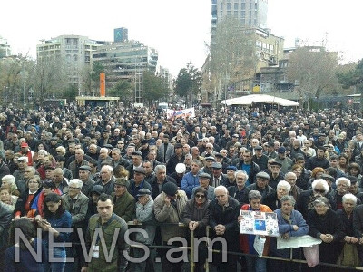 В Ереване начался митинг сторонников Левона Тер-Петросяна