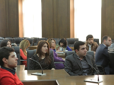 Շարմազանովը պատասխանել է ուսանողների տարատեսակ հարցերին