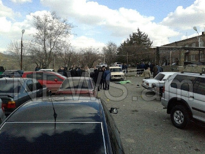 3 զոհերից մեկի մարմինը դեռ «Նուբարաշեն» ՔԿՀ-ի դիմաց է (ֆոտո)