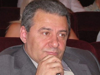 «Իրատես de facto». Նախկին ՊՆախարարը ճիշտ է համարում ՌԴ կողմից Բաքվին զինելը