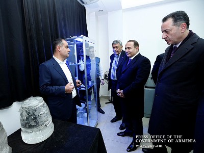 Վարչապետն այցելել է «Աստրա Կրիստալս» ձեռնարկություն