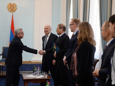 Նախագահն ընդունել է Մարշալ եւ Ռոբերտ Բոշ հիմնադրամների ներկայացուցիչներին(ֆոտո)