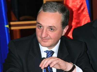 ՀՀ դեսպանը Բան Կի-Մումին է հանձնել Հայոց ցեղասպանության հռչակագրի տեքստը