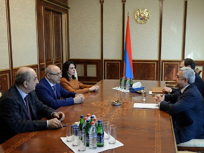 Սերժ Սարգսյանը հանդիպել է «Ժառանգություն» կուսակցության ներկայացուցիչների հետ