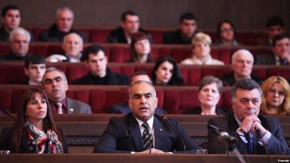 «Հրապարակ». «Կռիվ» «Ժառանգությունում». Արմեն Մարտիրոսյանը կարող է հեռանալ