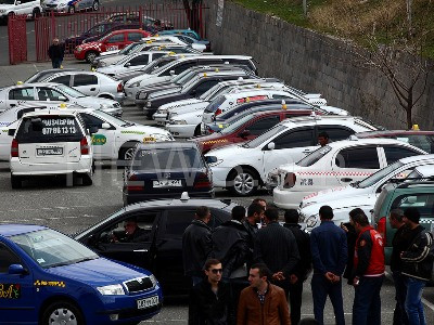Տաքսու վարորդները 100-ից ավելի ավտոմեքենաներով բողոքի ավտոերթ անցկացրին (ֆոտո)