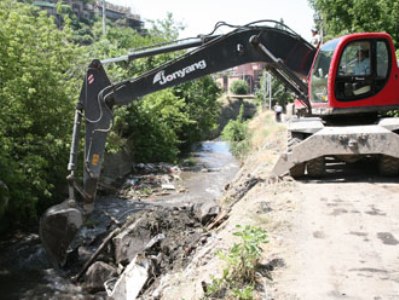 Մաքրվում են Երեւանով հոսող գետերի հուները. Ցայտաղբյուրներն էլ կգործեն