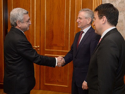 Սերժ Սարգսյանն ընդունել է Եվրոպական ներդրումային բանկի փոխնախագահին (ֆոտո)