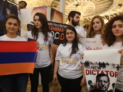 Բեյրութում հայ ցուցարարները թուրք դեսպանին արգելափակել են կինոթատրոնում
