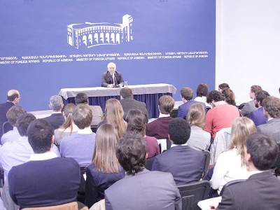 ԱԳ նախարարն ընդունեց Եվրոպայի քոլեջի ունկնդիրներին
