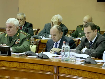 ՊՆ-ում քննարկել են զինուժի մարտական պատրաստությունը (ֆոտո)