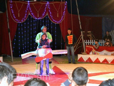 Շրջիկ կրկեսի նոր թատերաշրջանը. առաջին անգամ կներկայացվի հայ աղջկա վարժեցրած առյուծը (ֆոտո)