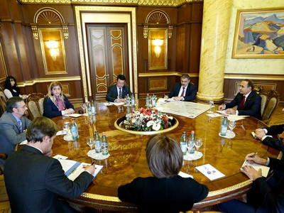 Վարչապետն ընդունել է ԱԶԲ հայաստանյան առաքելության ղեկավարին