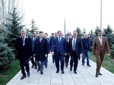 Ծիծեռնակաբերդի հուշահամալիրի տարածքը բարեկարգում եւ կանաչապատում են