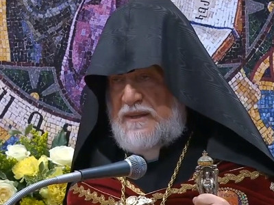 Ցեղասպանության մասին Արամ Ա. Կաթողիկոսը խոսեց անգլերեն եւ արժանացավ ծափերի