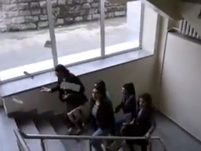 «Ազատություն քաղբանտարկյալներին». «Հակահարվածի» թռուցիկները Երեւանի կենտրոնում