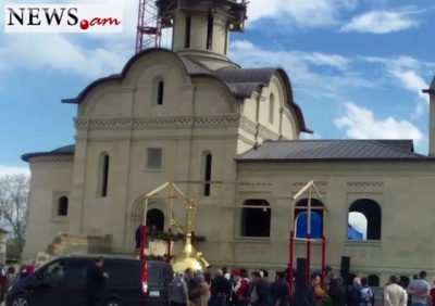 Чин освящения колоколов и крестов русского храма прошел в Ереване