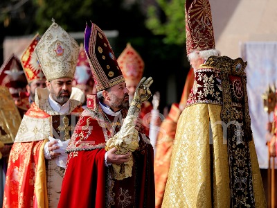 Սրբադասման արարողությունն ավարտվել է զանգերի 100 ղողանջներով (ֆոտոռեպորտաժ)