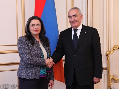 Գալուստ Սահակյանը տպավորված է Շվեդիայի խորհրդարանի փոխնախագահի ելույթով (ֆոտո)