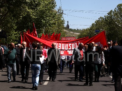 Հայ կոմունիստները Երեւանում կարմիր դրոշներով ցույց են կազմակերպել (ֆոտոռեպորտաժ)