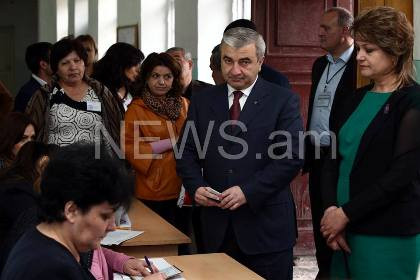 ԼՂՀ խորհրդարանի խոսնակը քվեարկել է ժողովրդավարական ապագայի համար (ֆոտոռեպորտաժ)