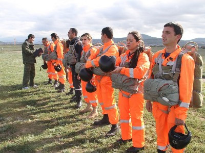 Փրկարարներն ուսումնական թռիչքներ են իրականացրել. մասնակցել են աղջիկները  (ֆոտո)