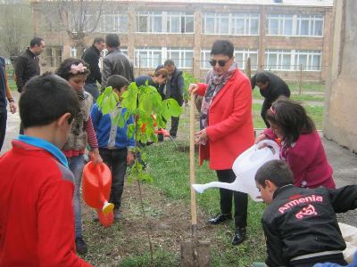 «Ծաղկաձոր Մարիոթ»-ի աշխատակիցները ծառատունկ են կազմակերպել հատուկ դպրոցի շրջակայքում