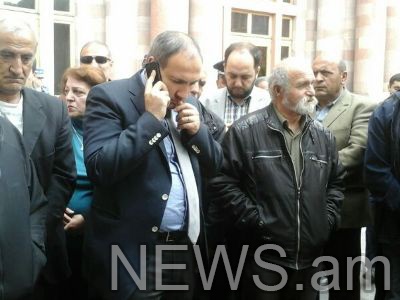 Փաշինյանն այցելել է նստացույց անող նաիրիտցիներին եւ զանգահարել Երվանդ Զախարյանին