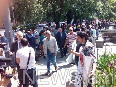Բողոքի ակցիա՝ ի պաշտպանություն բանակում մահացած զինծառայողների մայրերի (Ֆոտո)
