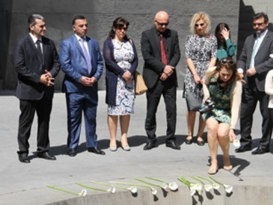 Չեխիայի նախարարն այցելել է Ծիծեռնակաբերդ