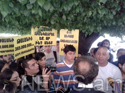 Հոսանքի թանկացումը քայքայելու է պետությունը. ՀՅԴ-ի ակցիան Կառավարության մոտ (ֆոտոռեպորտաժ)