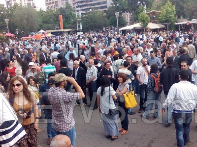 Ոչ մի լումա ավելի. «Ոչ թալանին» նախաձեռնությունը պահանջում է էժանացնել էլեկտրաէներգիան (ֆոտոռեպորտաժ)