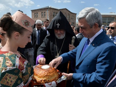 Սերժ Սարգսյանը մասնակցել է Արտաշատի եւ Սեւանի եկեղեցիների բացմանը (ֆոտո)