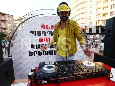 Երեխաները քաղցր ցեց են, ես իրենց ցավը տանեմ. DJ Smoke (ֆոտոռեպորտաժ)