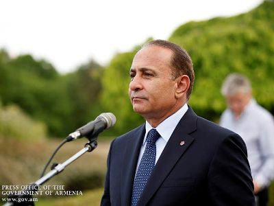 Վարչապետի գլխավորած պատվիրակությունը պաշտոնական այցով ժամանել է Պրահա (ֆոտո)