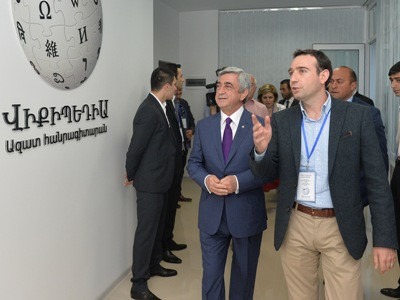Նախագահը ներկա է գտնվել «Վիքիմեդիա Հայաստան» գրասենյակի բացմանը, ապա այցելել է «Միր» հեռուստաընկերություն (Ֆոտո)