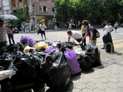 Օսիպյան. Կարող եք աղբատար վարձել, բայց աղբը ինքներդ պիտի տանեք (ֆոտոռեպորտաժ)