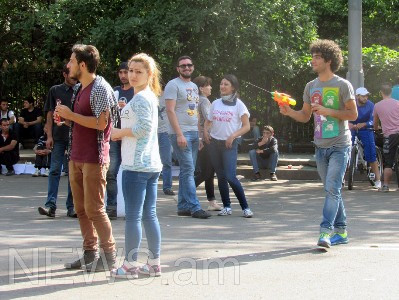 Բաղրամյան պողոտային ջրցան մեքենա են մոտեցրել (ուղիղ)