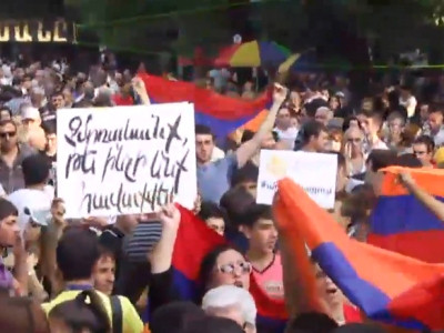 Ոստիկանությունը կոչ է անում Բաղրամյան պողոտայից դուրս բերել երեխաներին