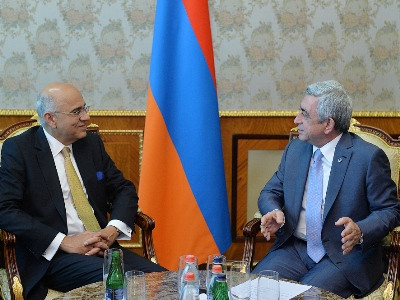 ԱՄՀ-ն Հայաստանի կողքին կլինի. Մասուդ Ահմեդին՝ Սերժ Սարգսյանին (ֆոտո)