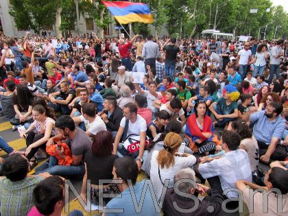 «168 ժամ». Անտեսանելի սադրանք՝ Բաղրամյան պողոտայում