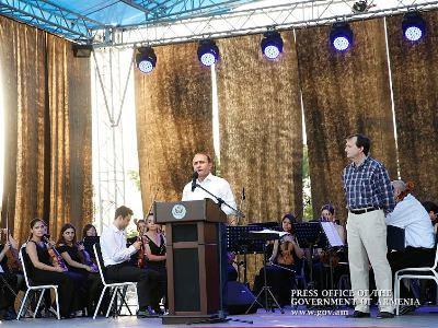 Վարչապետն այցելել է Հայաստանում ԱՄՆ դեսպանատուն